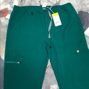 Brand new Men’s Figs Cairo cargo pant scrub bottom